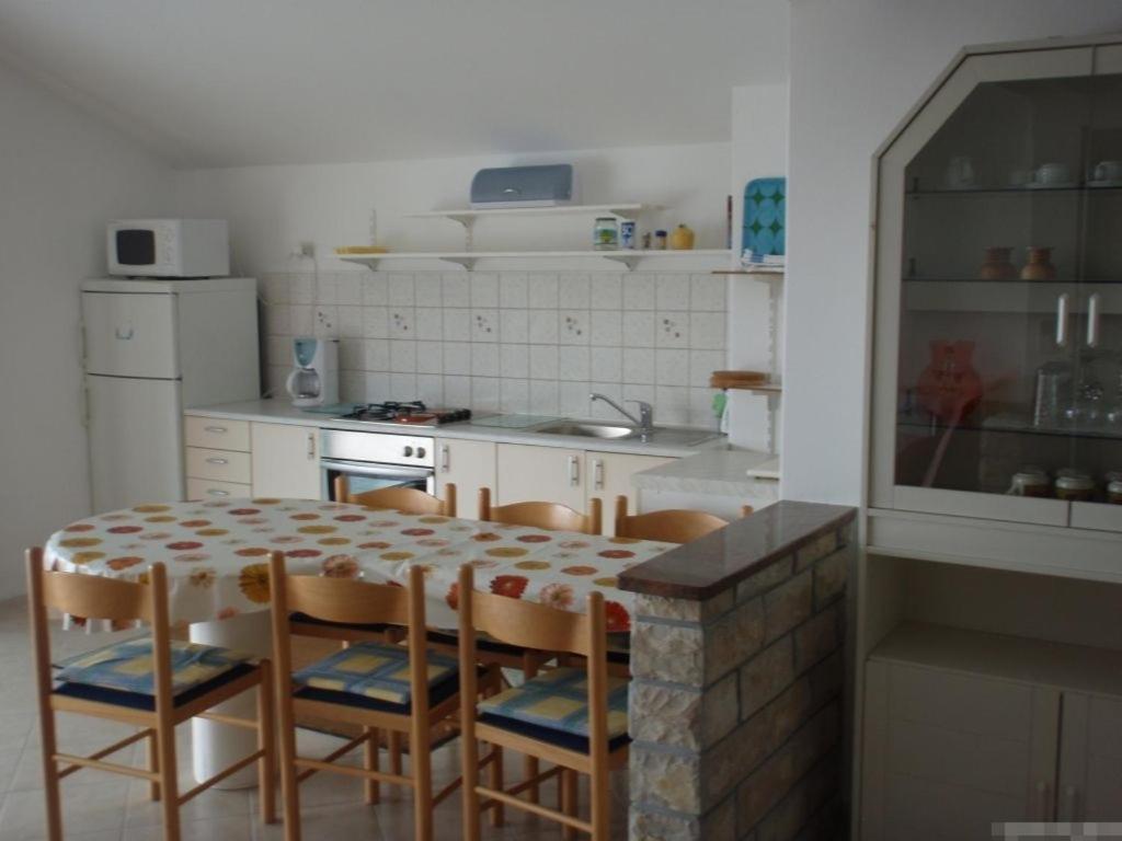 Apartment In Kukljica With Sea View, Terrace, Air Conditioning, Wi-Fi Kültér fotó