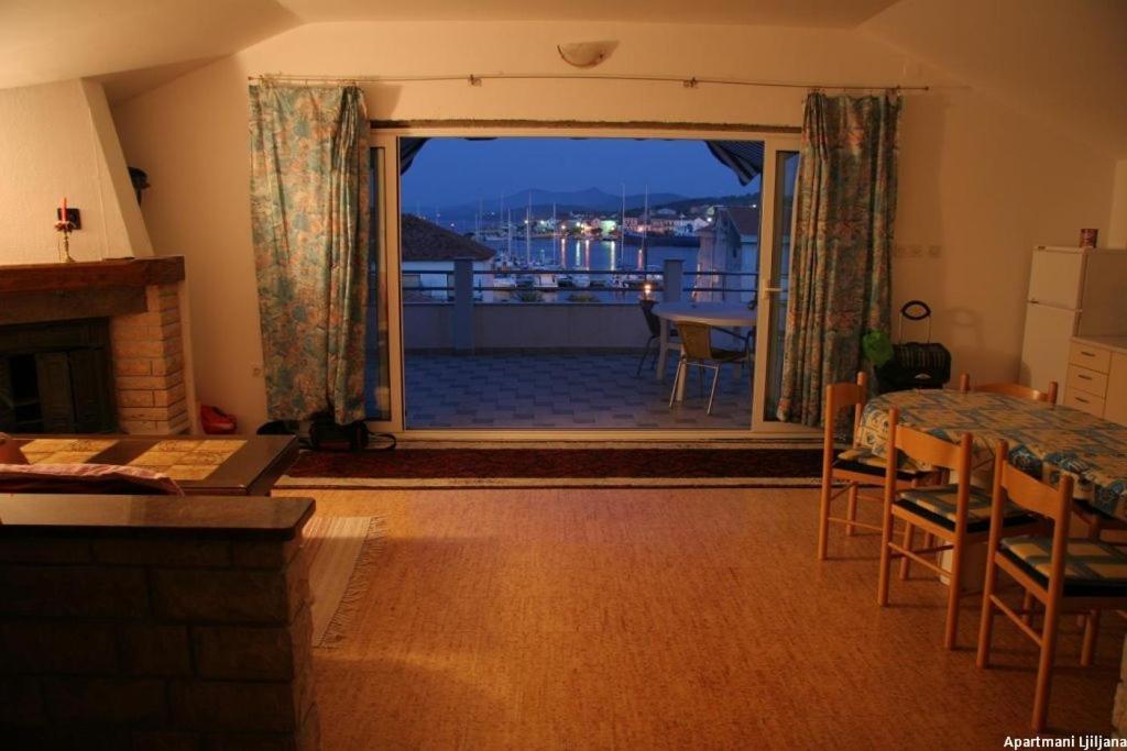 Apartment In Kukljica With Sea View, Terrace, Air Conditioning, Wi-Fi Kültér fotó